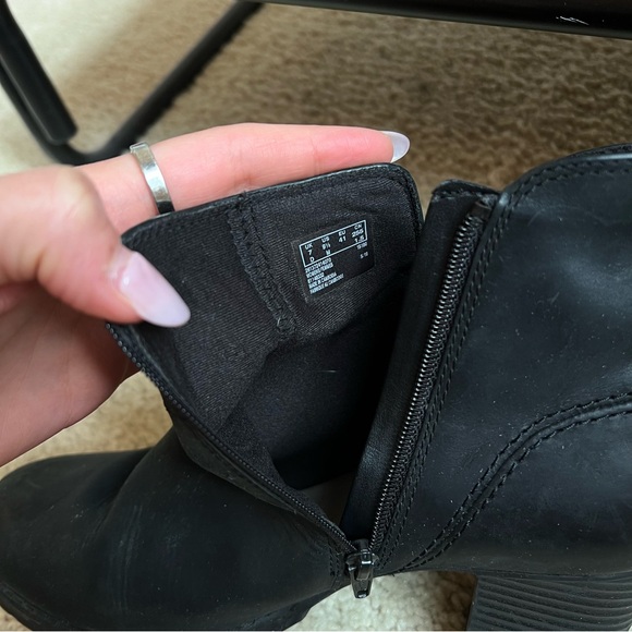 Clarks Verona Trish Leather Black Bootie size 9.5 - Picture 7 of 7